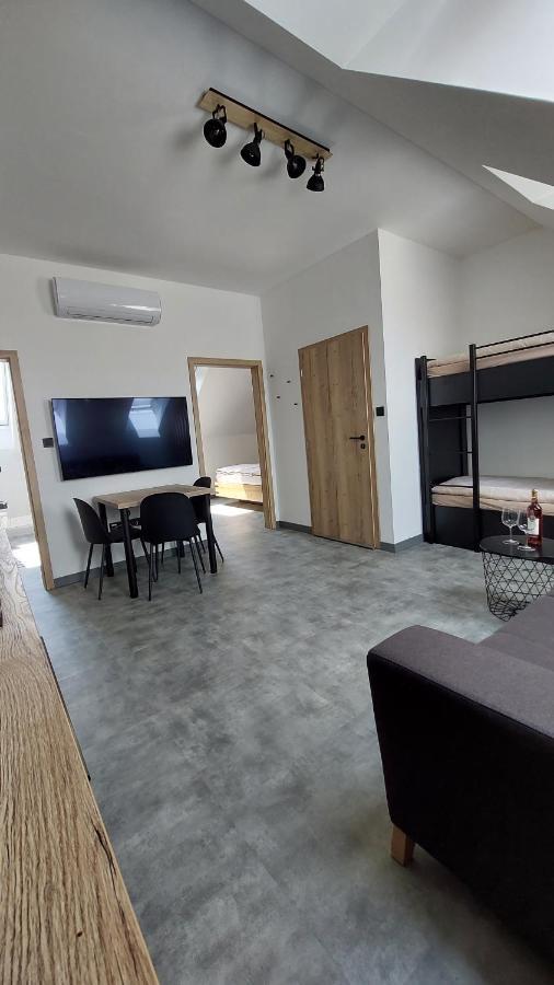 Apartman Po Schodech Nahoru Bořetice Exterior foto