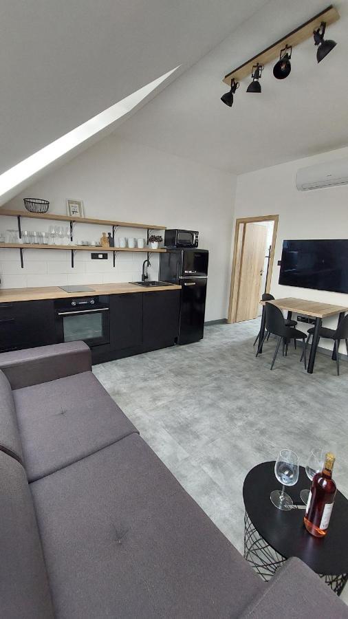 Ferienwohnung Apartman Po Schodech Nahoru Bořetice Exterior foto